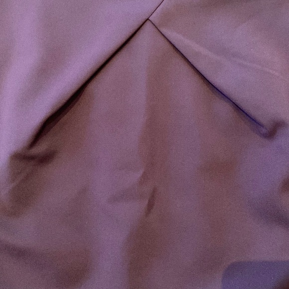 H&M mini skirt-plum coloured fabric with gold zipper Brand new-never worn Sz 10 - Picture 3 of 4